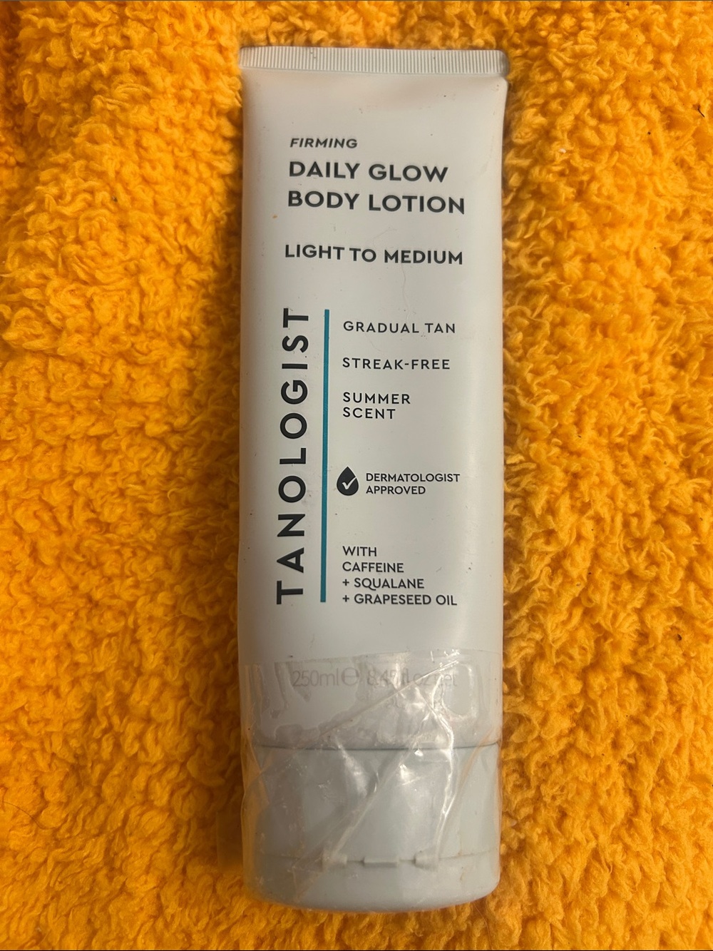 Tanologist Daily Glow Body Lotion - Light to Medium - White
